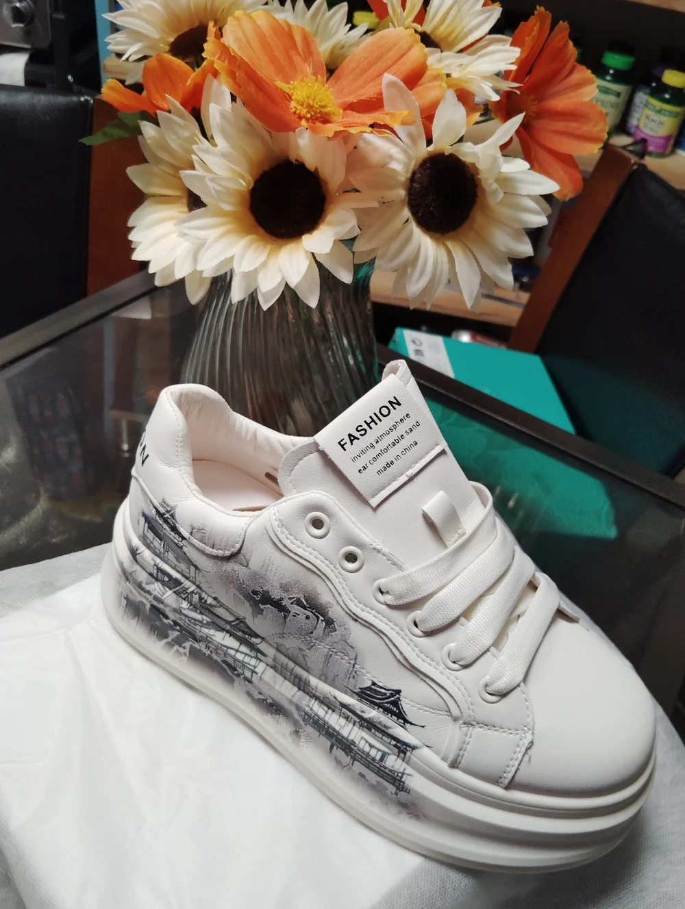 *" WHITE PLATFORM SNEAKERS WITH GRAY GRAPHIC DETAIL**"💲💲💲💲💲💲💲 - Picture 4 of 10